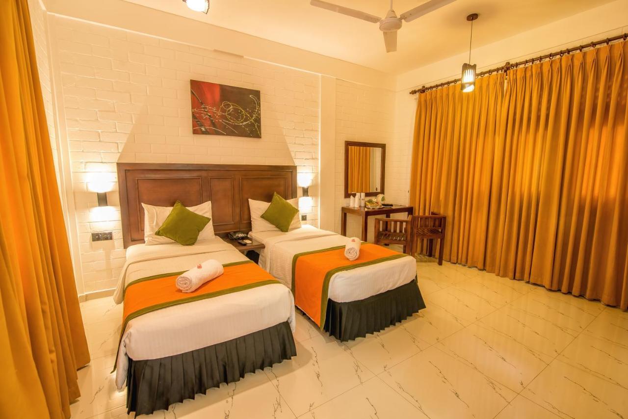 Mahanuge Hotel Полоннарува Экстерьер фото