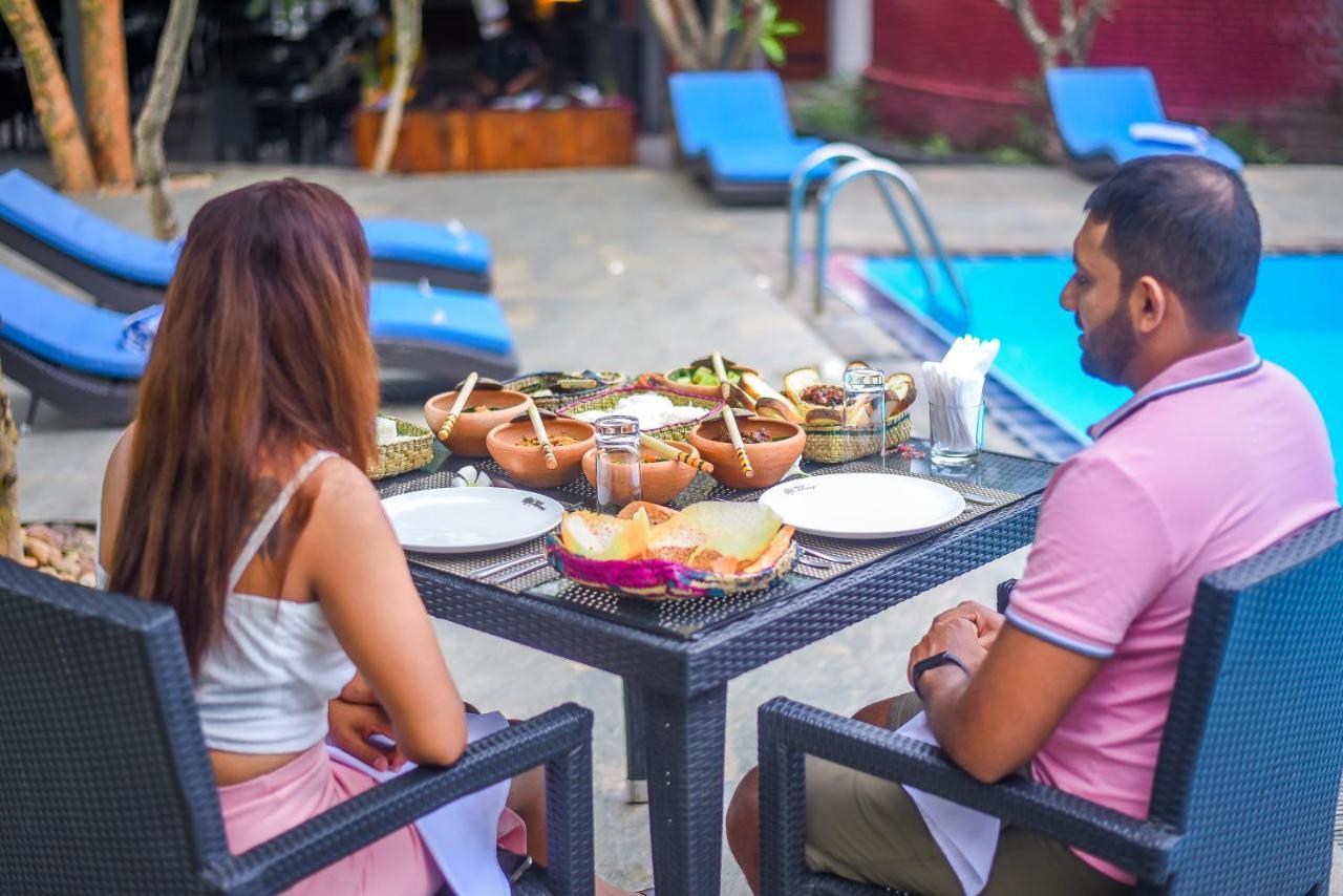 Mahanuge Hotel Полоннарува Экстерьер фото
